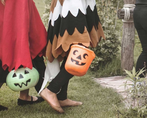 Halloween. Kids. Healthy snacks. Holidays. Samsara Healthy Holidays.