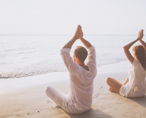 Meditación en la Playa. Mallorca. Vacaciones Salusdables.