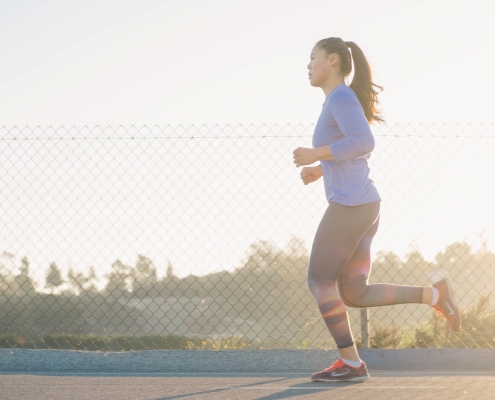 woman running - samsara healthy holidays